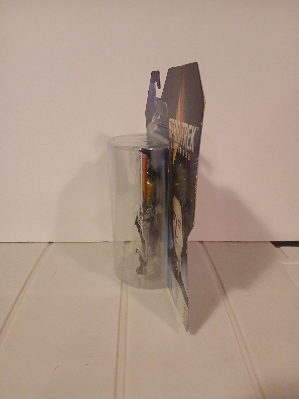 Star Trek Universe Lieutenant Commander Data Action Figure - Yellow & Black - Picture 4 of 5